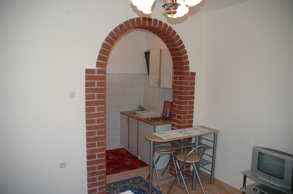 Apartment Latinovic Βόντιτσε Δωμάτιο φωτογραφία